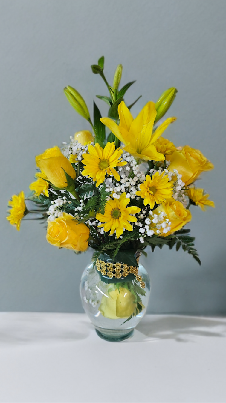 Sunshine bouquet in vase