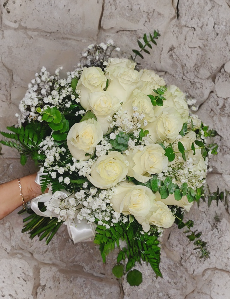 Classic roses bride bouquet